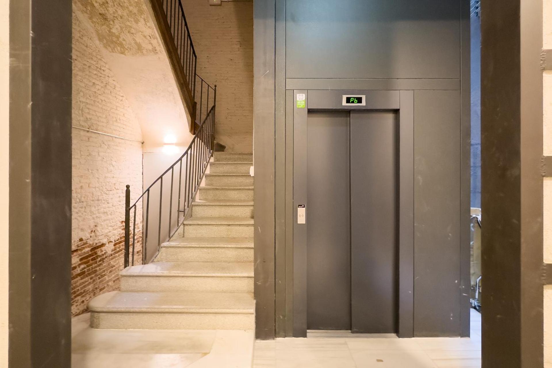 Oasis Apartments & Studios Old Town Center Barcelona Exterior photo